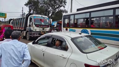 तिसरी: तिसरी चौक पर वाहनों के ठहराव से जाम लगने से लोग परेशान