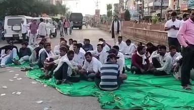 जिले के भेरूंदा में नाबालिग के अपहरण से आक्रोशित परिजनों ने किया चक्का जाम, कड़ी कार्रवाई की मांग