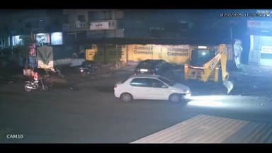 महागाव: सिमेंटने भरलेला भरधाव ट्रक चक्क गुंज येथील किराणा दुकानात शिरला, सुदैवाने दुचाकी चालक बचावला, घटनेचा व्हिडीओ वायरल