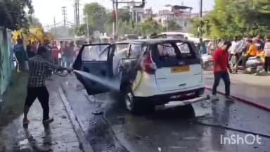 ग्वालियर गिर्द: ग्वालियर में चलती कार में लगी भीषण आग, ड्राइवर ने कूदकर बचाई जान