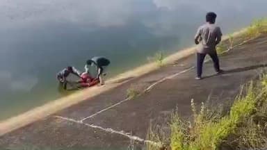 હાલોલ: હાલોલ તાલુકાના ગજાપુરા ગામ પાસે નર્મદાની મુખ્ય કેનાલમાથી અજાણ્યો મૃતદેહ મળી આવતા ચકચાર મચી જવા પામી