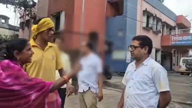 कोडरमा: खुदरा पट्टी गली में ई-रिक्शा हटाने पर दुकानदार और चालक में हाथापाई, मामला तिलैया थाना पहुंचा