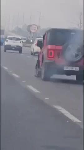 मुज़फ्फरनगर: फिल्मी सीन बना हकीकत, बैरियर तोड़कर थार गाड़ी के टायर फटने के बाद भी बदमाश भागते रहे, वायरल हुआ 'थार चेज़ सीन'