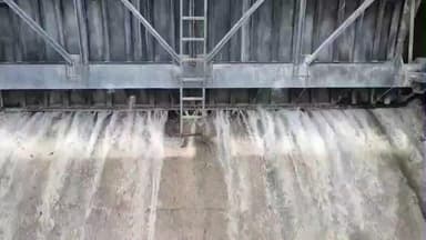 कळमनूरी: इसापूर धरणाचे पाच गेट उघडून 5202 क्युसेक्स पाण्याचा विसर्ग पेनगंगा नदी पात्रात सुरू