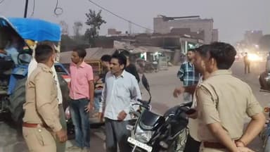 ताखा: ऊसराहार थाना पुलिस ने थाना क्षेत्र के विभिन्न चौराहों एवं प्रमुख स्थानों पर पैदल गश्त करते हुए सघन चेकिंग अभियान चलाया