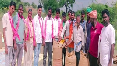 బాన్సువాడ: బోర్లంలో వరి ధాన్యం కొనుగోలు కేంద్రాలను పరిశీలించిన బిఆర్ఎస్ నాయకులు, సకాలంలో రైతుల ఖాతాలో డబ్బులు జమ చేయాలి