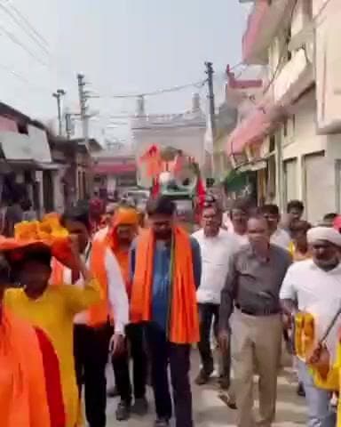 मुहम्मदाबाद: गाजीपुर में भगवा और पीले रंग में रंगी कलश यात्रा, विधायक मन्नू अंसारी भगवा गमछा लिए यात्रा में हुए शामिल