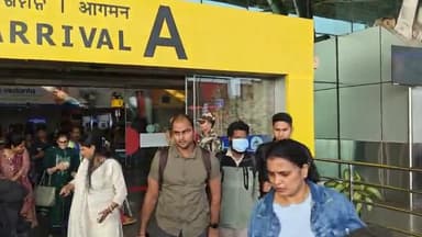 ଭୁବନେଶ୍ବର ମ୍ୟୁନିସିପାଲଟି କର୍ପୋରେସନ: ଭୁବନେଶ୍ୱରରେ ବିମାନବନ୍ଦରରେ ପହଞ୍ଚିଲା SI ଚାକିରି କେଳେଙ୍କାରୀ ମାଷ୍ଟରମାଇଣ୍ଡ ଶଙ୍କର ପୃଷ୍ଟି