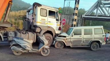 ସୁନ୍ଦରଗଡ ସହର: ଡୁଡୁକା ଓଭର ବ୍ରିଜ ନିକଟରେ ବୋଲେରୋ ଓ କୋଇଲା ବୋଝେଇ ଟ୍ରଲର ମୁହାଁ ମୁହିଁ ଧକ୍କା, ବୋଲେରୋ ଚାଳକ ଗୁରୁତର