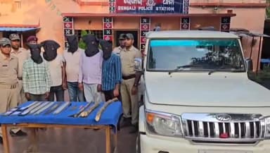 ଝାରସୁଗୁଡା: କୁହାକୁଣ୍ଡା ମହିମା ଆଶ୍ରମ ନିକଟରେ ଡକାୟତି ଯୋଜନା କରୁଥିବାବେଳେ ୫ ଜଣଙ୍କୁ ଗିରଫ କରି କୋର୍ଟ ଚାଲାଣ କରିଛି ପୋଲିସ