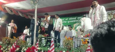 रातू: नयासराय कुटे में सोहराय जतरा का आयोजन, विधानसभा अध्यक्ष रविंद्र नाथ महतो रहे मौजूद