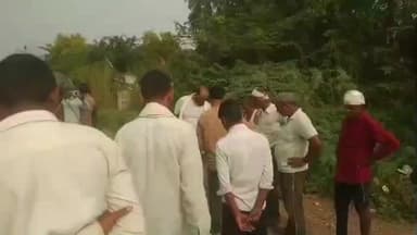 करछना: गधिंयाव गांव के सामने ऑटो की टक्कर से बाइक सवार तीन लोग घायल, उपचार के लिए भेजा गया अस्पताल