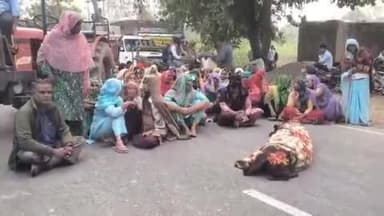 जानसठ: ककरौली क्षेत्र के हाईवे मार्ग पर ग्रामीणों ने मृतक व्यक्ति की डेड बॉडी रखकर लगाया जाम, खुलासे की रखी मांग