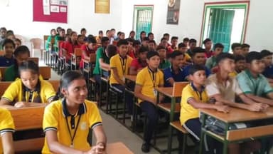 ବରଗଡ: ମେଲଛାମୁଣ୍ଡା ପୋଲିସ ପକ୍ଷରୁ ଘନାମାଲ ହାଇସ୍କୁଲରେ ଅନୁଷ୍ଠିତ ହେଲା ସାଇବର ସଚେତନତା କାର୍ଯ୍ୟକ୍ରମ