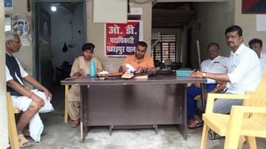 अरेराज: अरेराज अनुमंडल के विभिन्न थानों में सभी शस्त्र अनुज्ञप्ति धारकों ने अपने शस्त्रों को किया जमा