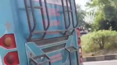 दलौदा: लखमा खेड़ी फंटे पर बस और टू व्हीलर की टक्कर, पिता-पुत्र घायल, वीडियो आया सामने