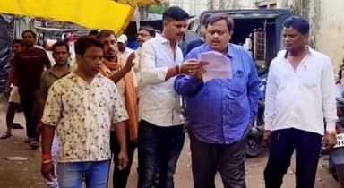 गोविंदपुर: गोविंदपुर माडा मैदान में सब्जी दुकानदारों से अधिक वसूली, भाजपा नेता ने लिया संज्ञान