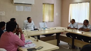 હાંસોટ: જળસંપત્તિ મંત્રી ઇશ્વરસિંહ પટેલે નહેર વિભાગના અધિકારીઓ સાથે યોજી બેઠક, નહેરનું સમારકામ મુલત્વી રાખવા અંગે વિચારણા કરાઈ