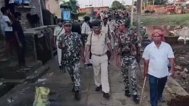 असरगंज: विधानसभा चुनाव शांतिपूर्ण कराने के लिए दुलहर बलुआहि एवं चौरगांव में निकाला गया फ्लैग मार्च