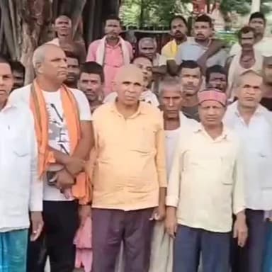 चौथम: आदावारी गांव के सैकड़ों किसानों ने धान की फसल के नुकसान के लिए मुआवजे की मांग की