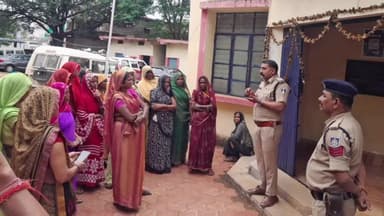 बहोरीबंद: लालपुर में अवैध शराब बेचने और उत्पात मचाने वाला व्यक्ति बहोरीबंद पुलिस द्वारा गिरफ्तार, न्यायालय में पेश