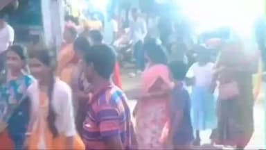 বিনপুর ১: লালগড়ে জগদ্ধাত্রী প্রতিমা নিরঞ্জনে অংশগ্রহণ মহিলাদের