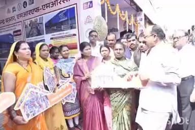 बकावंड: प्रधानमंत्री आवास शहरी के तहत उपमुख्यमंत्री अरुण साव ने जगदलपुर में लाभार्थियों को प्रतीकात्मक चाबी प्रदान की