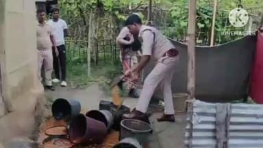 মৰিয়নি: দেৱেৰাপাৰত আৰক্ষীৰ অবৈধ সুৰাৰ বিৰুদ্ধে অভিযান, অভিযান কালত নষ্ট প্ৰায় পোন্ধৰ হাজাৰ টকা মূল্যৰ সুৰা
