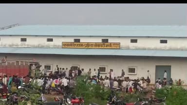 खनियाधाना: खनियाधाना में खाद संकट से किसानों का प्रदर्शन उग्र, किया चक्का जाम