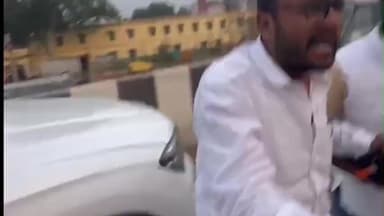 कोचस: कोचस में ओवर ब्रिज पर गाड़ी आगे निकालने को लेकर जनसुराज एवं महागठबंधन के कार्यकर्ता हुए आमने-सामने, वीडियो वायरल