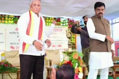 ಅಜ್ಜಂಪುರ: ಶಿವನಿ ರೈಲ್ವೇ ನಿಲ್ದಾಣದಲ್ಲಿ ವಾಸ್ಕೊ ಎಕ್ಸ್ಪ್ರೆಸ್ ರೈಲು ನಿಲುಗಡೆ ಚಾಲನೆ ನೀಡಿದ ಕೇಂದ್ರ ಸಚಿವ ಸೋಮಣ್ಣ.!