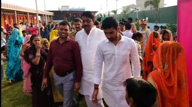 रामगढ़ पचवारा: कोली समाज के सामूहिक विवाह सम्मेलन में विधायक व पूर्व चिकित्सा मंत्री ने नव विवाहित जोड़ो को दिया आशीर्वाद