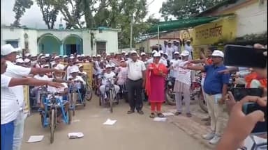 सिंघेश्वर: सिंहेश्वर प्रखंड कार्यालय परिसर से दिव्यांग मतदाताओं ने मतदान जागरूकता रैली निकाली