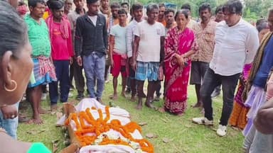 নানুর: বড়া গ্ৰামের পরিযায়ী শ্রমিকের মৃত দেহ ফিরলো গ্ৰামে, উপস্থিত- বিধায়ক