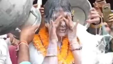 सोनबरसा: इंदरवा नरकटिया गंज रितु जयसवाल का ऐतिहासिक स्वागत जनता ने दूध से नहलाकर जताया अपार प्यार, वीडियो हुआ वायरल#viral