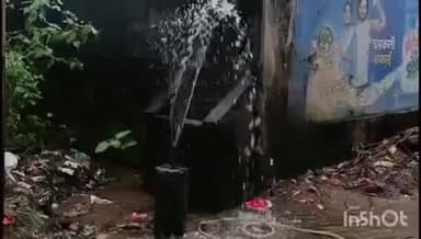 परैया: अजमतगंज: कन्या विद्यालय के पास नल में टोटी न होने से हजारों लीटर पानी बर्बाद