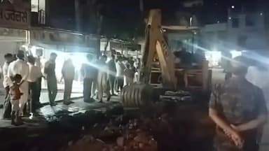 भिंड नगर: ऊमरी कस्बे के गोपाल पुरा स्टेट हाइवे पर हटाया गया अस्थाई अतिक्रमण