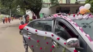 মহম্মদবাজার: কন্যা সন্তান হওয়ার খুশিতে সিউড়ি সদর হাসপাতাল থেকে বাড়ি নিয়ে যাওয়ার জন্য সাজানো হলো গাড়ি