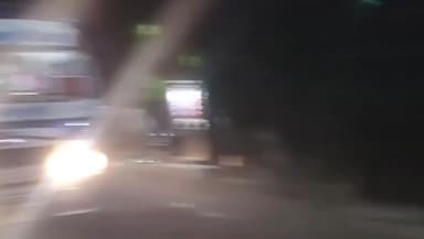 निवाली: खेतिया के बायपास रोड पर सब्जी से भरा वाहन धंसा, घंटों तक यातायात बाधित