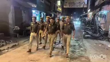 सादाबाद: अपर पुलिस अधीक्षक ने सादाबाद के मुख्य बाजारों/स्थानों पर पर्याप्त पुलिस बल के साथ पैदल गश्त कर की चेकिंग