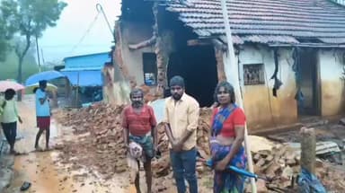 ஆலங்குடி: திருவரங்குளம் ஊராட்சி நின்பனேஸ்வரம் புதூரில் மாரி என்பவரின் வீடு மழையால் இடிந்து விழுந்தது