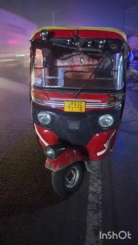 टूंडला: मोहम्मदाबाद में अज्ञात वाहन ने सवारियों से भरे ऑटो में मारी टक्कर, महिला सहित 2 लोग घायल