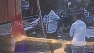 मोहनिया: चांदनी चौक से महिला को झांसा देकर उड़ाए लगभग ढाई लाख के जेवरात, सीसीटीवी में कैद वारदात, पुलिस कर रही जांच