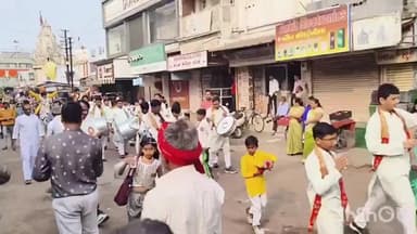 ધ્રાંગધ્રા: ચુલી નજીક તારંગા વિહાર ધામ નેમિનાથ દાદાની પ્રતિષ્ઠા મહોત્સવ નિમિતે શહેરમાં ભવ્ય શોભા યાત્રા નીકળી