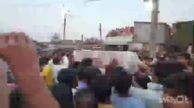 রতুয়া ১: ছেলে মেয়ের সাথে কথা বলার ইচ্ছে ছিল,সাত তলা থেকে পড়ে মৃত্যু বটতলা এলাকার শ্রমিকের, কফিন বন্দি দেহ ফিরলো বাড়ি