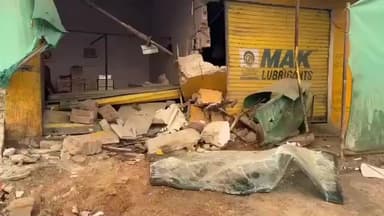 गंगरार: आधी रात गंगरार में बड़ा हादसा, बस मकान में घुसी—यात्री और परिवार बाल-बाल बचे