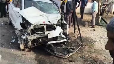 गोवर्धन: डंफरों की ओवरस्पीड में तेज रफ्तार गाड़ी डंफर में घुसी, वीडियो आया सामने