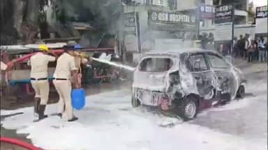 మదనపల్లెలో రోడ్డుపై దగ్ధమైన కారు తప్పిన పెను ప్రమాదం.