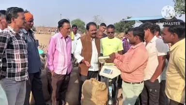 भाटापारा: भाटापारा क्षेत्र के निपनिया-धनेली-मोपका धान खरीदी केंद्र का विधायक इंद्र साव ने निरीक्षण कर व्यवस्थाओं का लिया जायज़ा