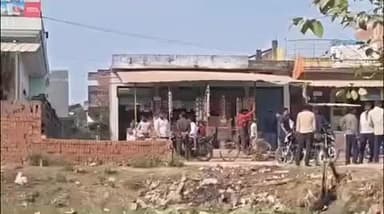 मुगलसराय: मढ़िया में आम के बगीचे में मिला अज्ञात अधेड़ का शव, पुलिस और फॉरेंसिक टीम जांच में जुटी